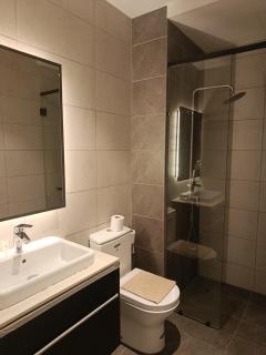 Axon Suits near pavilion bukit bintang - 8