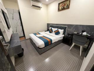 Hotel Diamond - Lokhanwala Andheri - 7