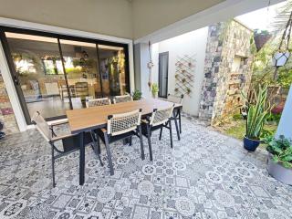 Family villa with pool Secure residence - 3