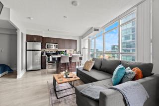 Bright 2 Bedroom Condo with Balcony and Park View in Downtown Toronto - 2