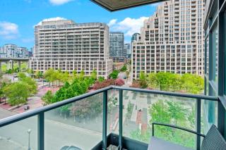 Bright 2 Bedroom Condo with Balcony and Park View in Downtown Toronto - 9