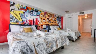 Stylish Studio with Free Parking and Skyline Views - 9