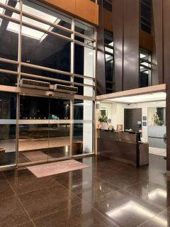 Modern 4BR in Central BGC Walk to Shangrila and Ascot - 1