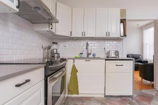 Duplex top two minutes from Sherbrooke Street - 1