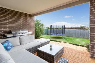 Large Coastal Home, Pet-Friendly & Sleep 11 - 7