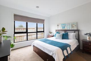 Large Coastal Home, Pet-Friendly & Sleep 11 - 5