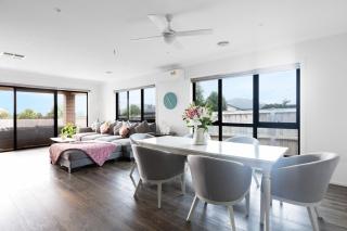 Large Coastal Home, Pet-Friendly & Sleep 11 - 3