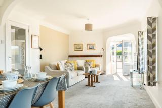 Dolphins Leap sea views overlooking Mawgan Porth - 2