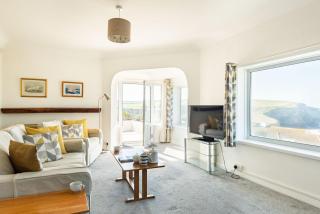 Dolphins Leap sea views overlooking Mawgan Porth - 5