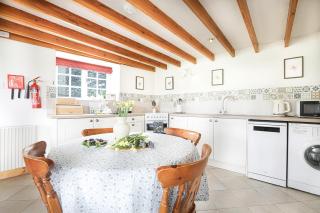 Lamellyon Roundhouse near superb coastal walks - 2