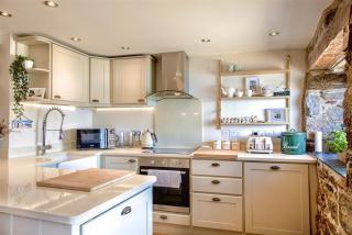 Emelle Kingsand near the waters edge - 1