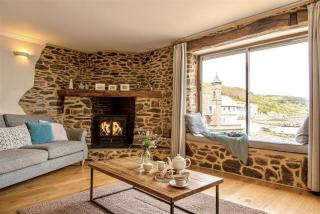 Emelle Kingsand near the waters edge - 5