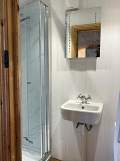 Stowford Railway Carriage - 2