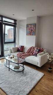 Modern 1BR - Stylish - Luxury Skyline Views - 6