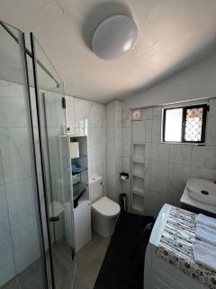 Private Detached Studio - close to St Vincent Hospital & city - 8