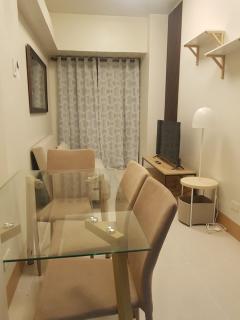 MOA-Two Tandem 1BR Condo Units Good for 6-8 Person - 2