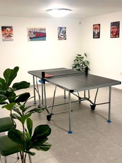 60s-Style Coastal Retreat Minutes from the Beach - 8