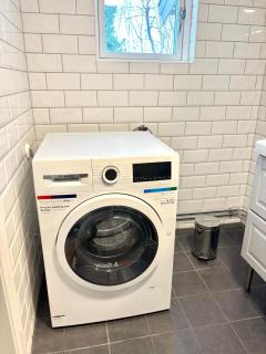 Charming accommodation near station - 11 minutes to Liseberg - 7