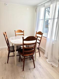 Charming accommodation near station - 11 minutes to Liseberg - 6