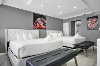 Beachfront Luxury Alexander Unit, Pool Gym Parking - 2