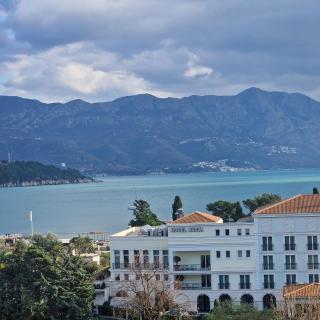 Central sea view new luxury apartment - 4