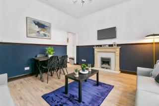 Free Parking - Sleeps 6 - 2 Bedrooms - Great Transport Links - 8