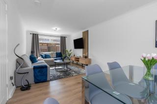 Free Parking- Sleeps 6 - 3 Bedrooms - Central - 8
