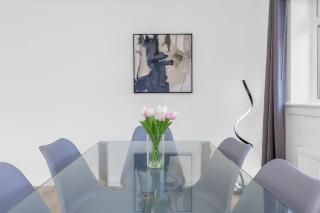 Free Parking- Sleeps 6 - 3 Bedrooms - Central - 6