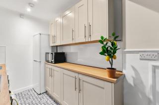 Free Parking - Sleeps 2 - 1 Bed Tenement - Renfrew - 5