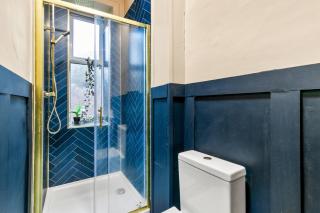 Free Parking - Sleeps 2 - 1 Bed Tenement - Renfrew - 3