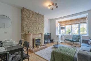 Free Parking - Sleeps 6 - 2 Bedroom - Central - 7