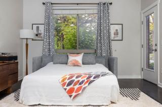 The Pendleton Boutique Stylish 1 bedroom Condo - 9