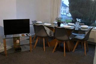 Free Parking - Central - Sleeps 6 - Great Area - 7
