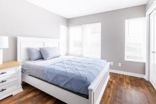 Luxury Downtown Townhome Private Garage Unit 2 - 2