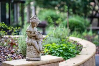 Holly Cottage - Historic Garden Serenity - 7