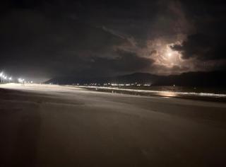 Alto padrão pé na areia apto novo com vista Mar - 9