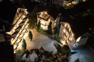 Zenora Hillside Garden - 7