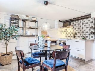 Apartment Vårhemsplatsen by Interhome - 3