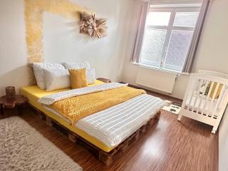 Yellow byt s terasou JAKO DOMA I MIMO DOMOV - 0