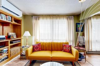 2BR Lake-View Home with Streaming, Board Games, AC - 4