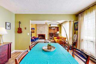 2BR Lake-View Home with Streaming, Board Games, AC - 2