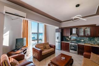 Panorama Apartment - free rooftop pool entry - 1