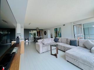 Central Spacious 4 real beds with parking - Toronto - 7