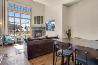 Urban Mountain Getaway & Alpenglow Chalet - 5