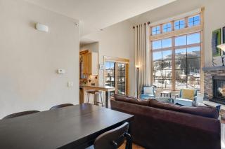 Urban Mountain Getaway & Alpenglow Chalet - 2