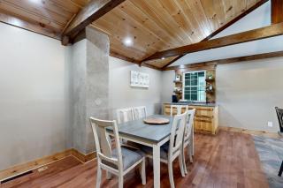 4 Mi to Dtwn Morganton! Family Retreat with Patio - 5