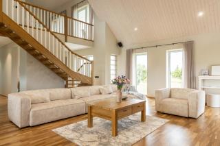 Seaside Villa - luxury home with sea views - 9