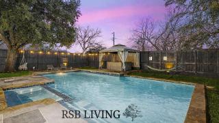 Upscale 6BR 2,5BA Holiday Home with Pool, Hot Tub & Game Room - 0