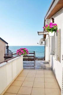 Apartment Apartment mit zwei Schlafzimmern und Meerblick in Zambratija by Interhome - 9