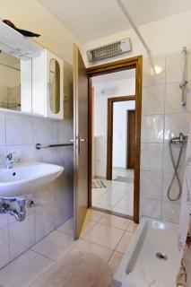 Apartment Apartment mit zwei Schlafzimmern und Meerblick in Zambratija by Interhome - 2
